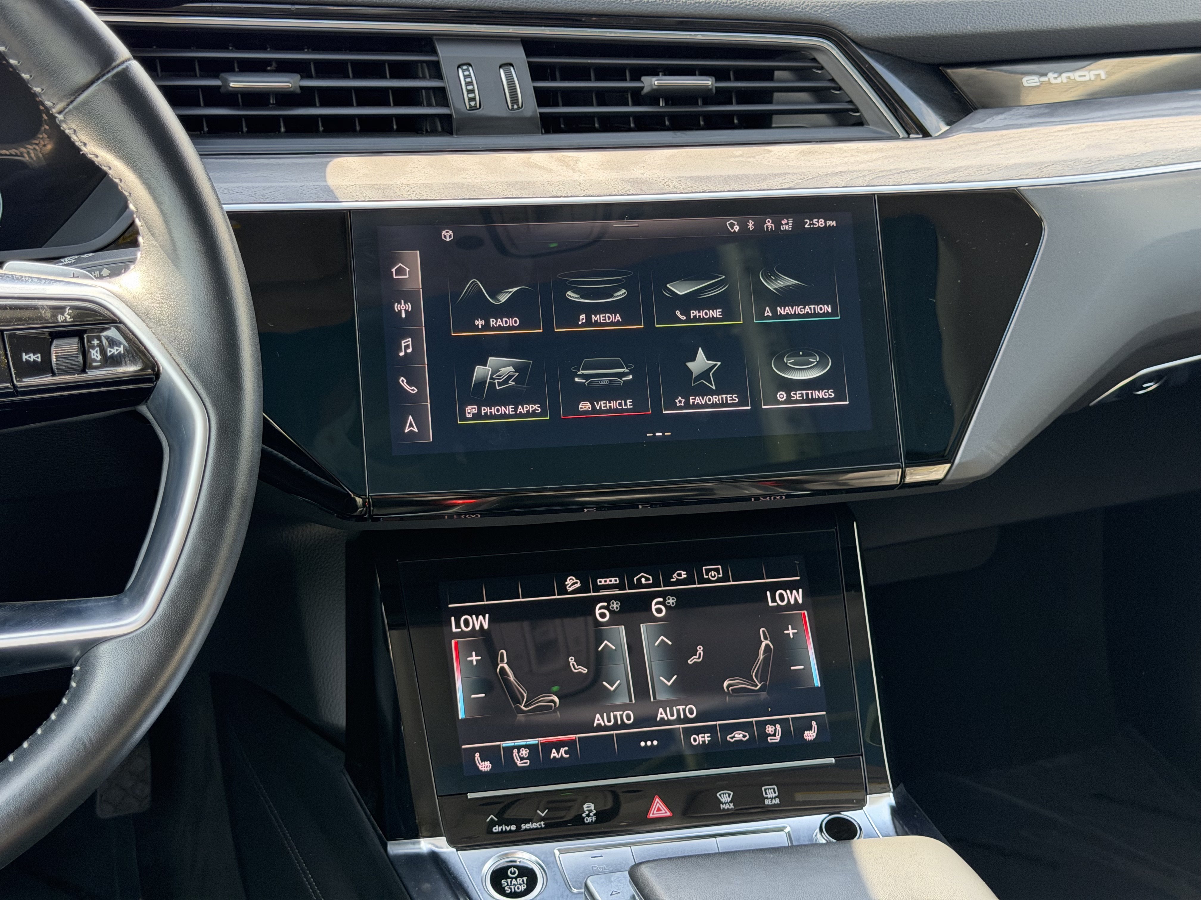 Used 2021 Audi e-tron Premium Plus w/ Premium Plus Package AWD/4WD image 19