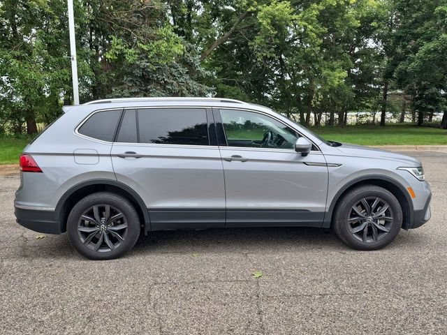 Used 2024 Volkswagen Tiguan SE AWD/4WD image 2