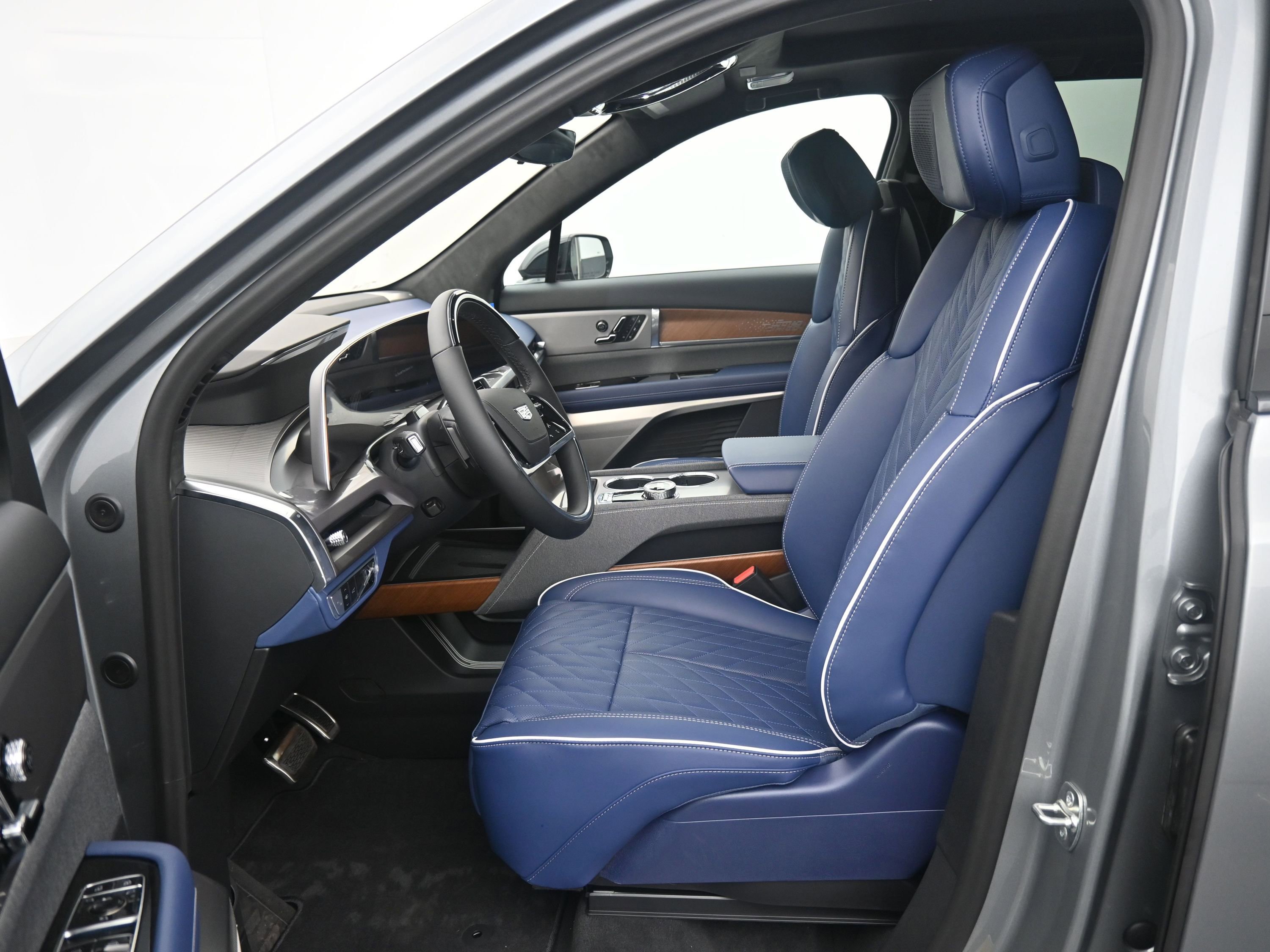 New 2026 Cadillac Vistiq Premium Luxury w/ LPO, Floor Liner Package image 11