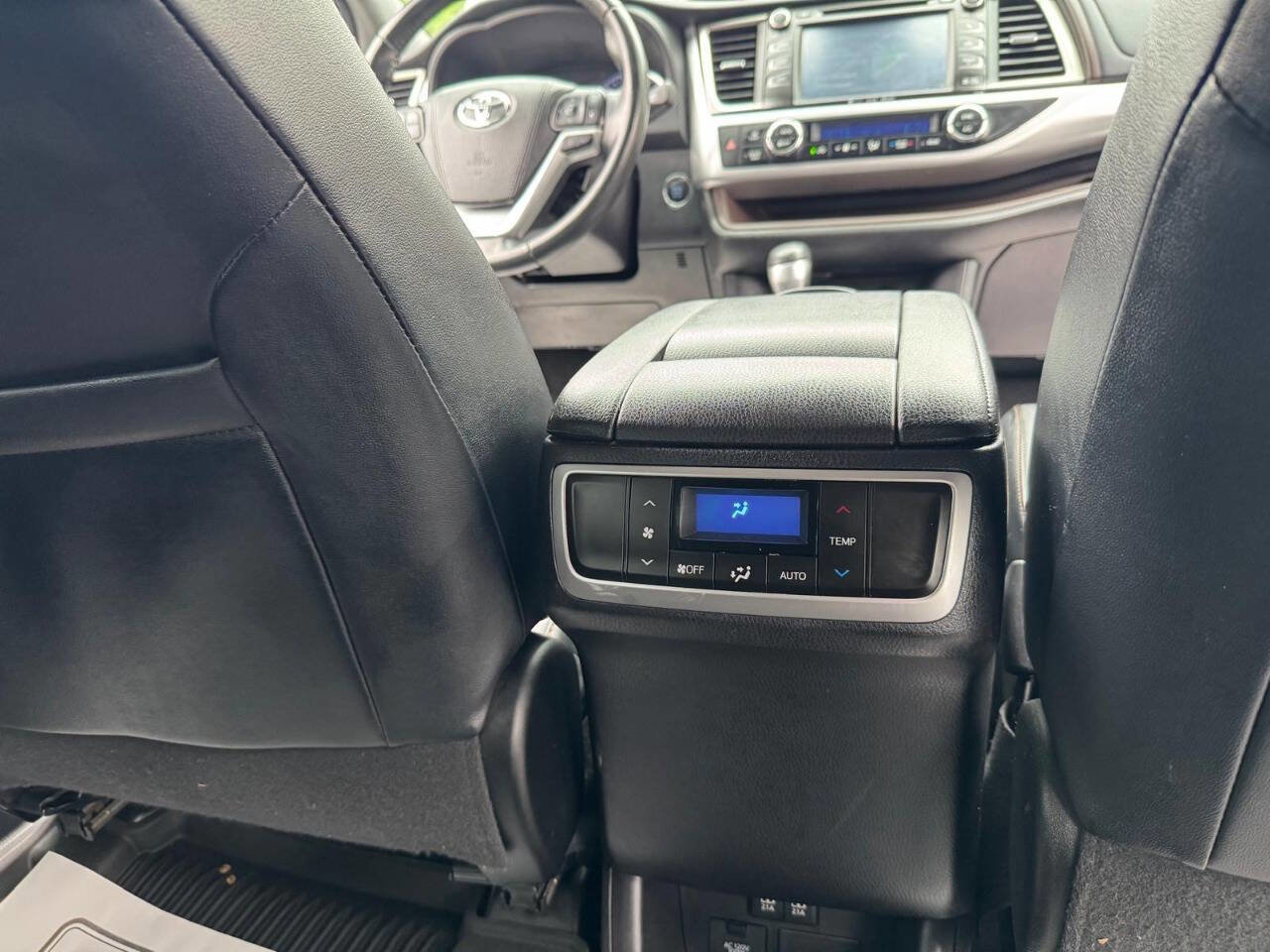 Used 2019 Toyota Highlander XLE image 27