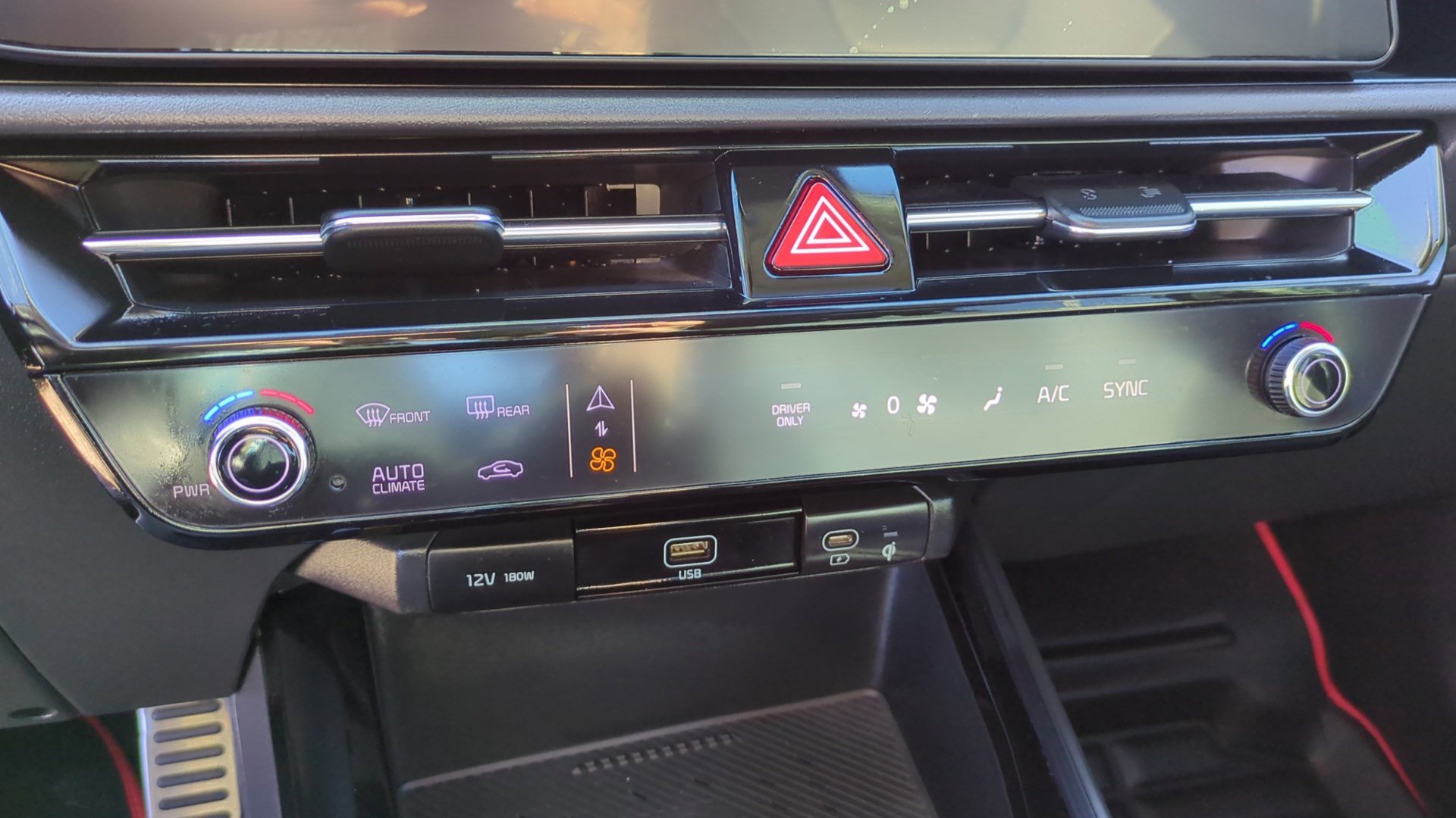 Used 2024 Kia Niro EX Touring image 24