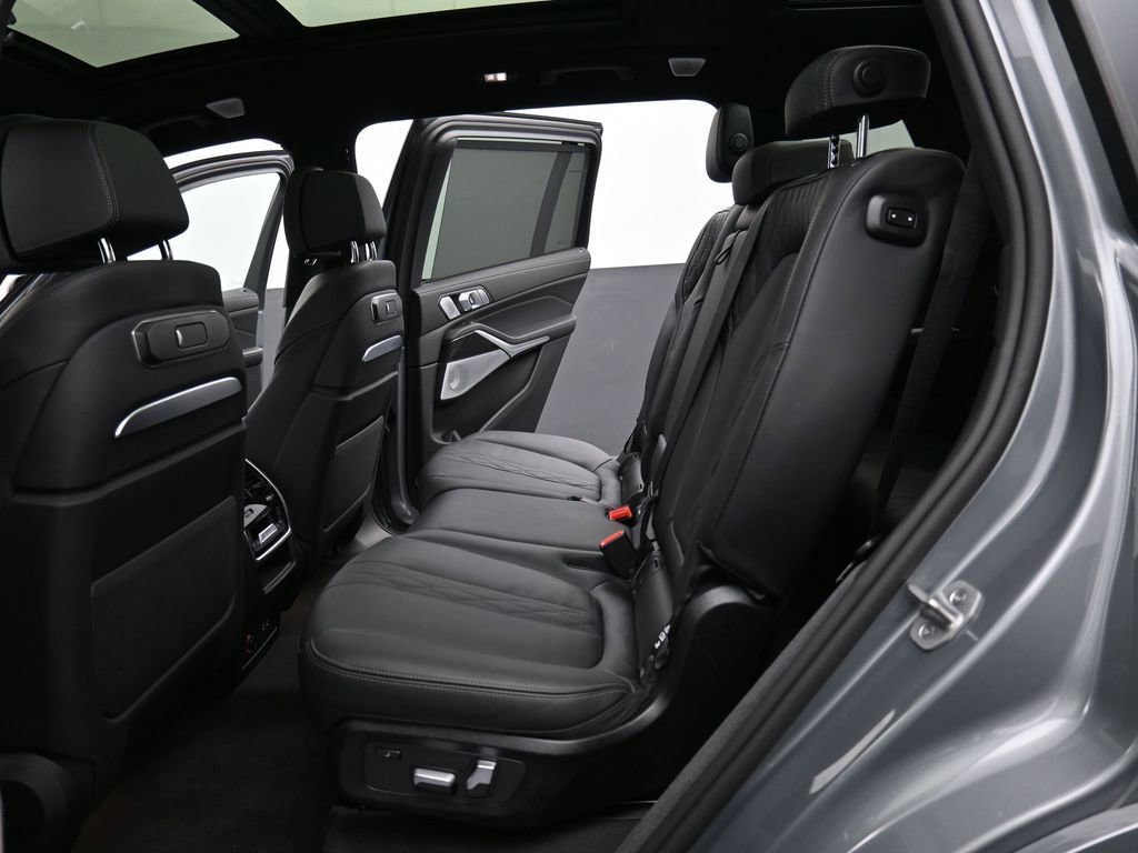 Used 2025 BMW X7 M60i w/ Executive Package image 14