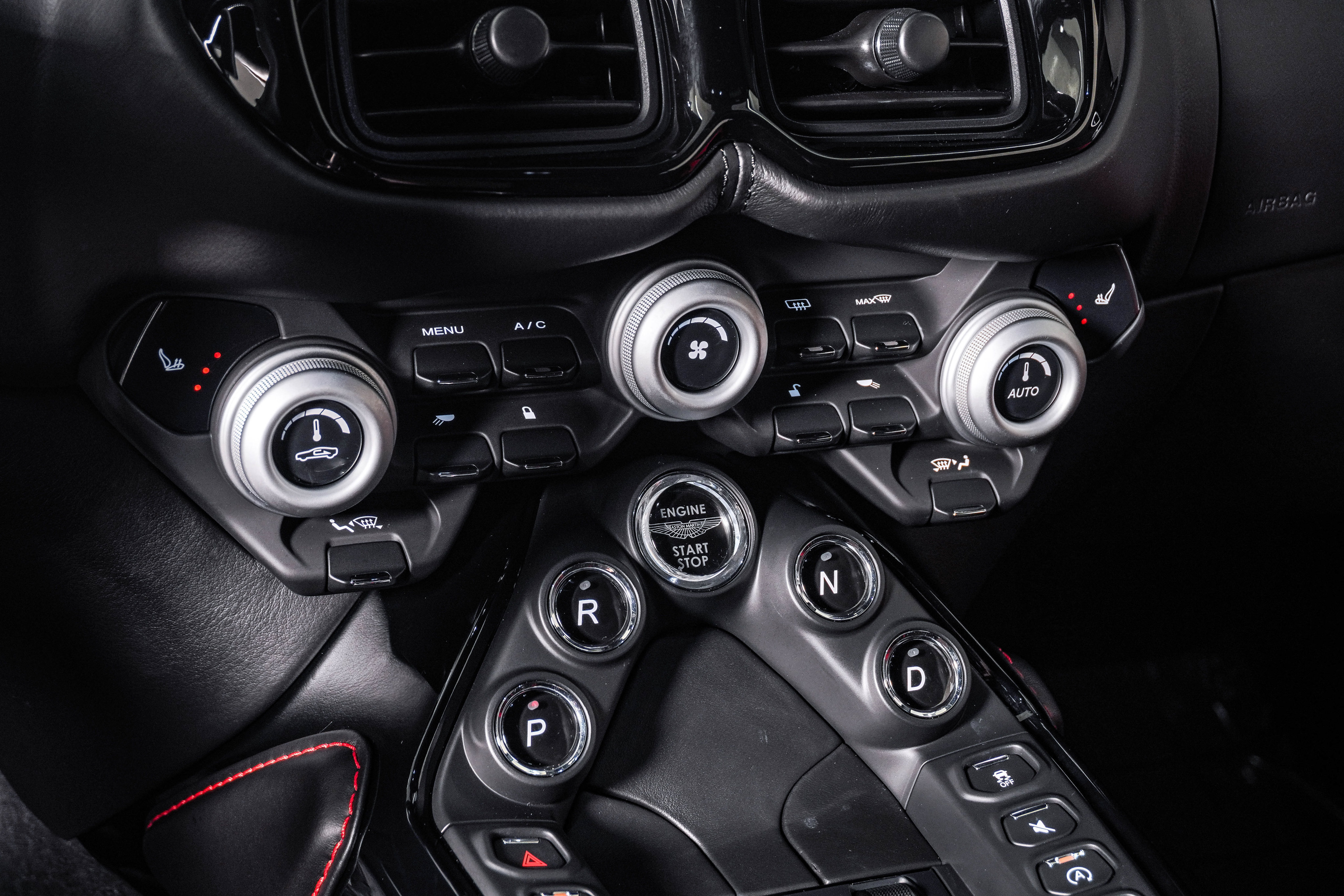 Used 2019 Aston Martin V8 Vantage Coupe RWD image 28