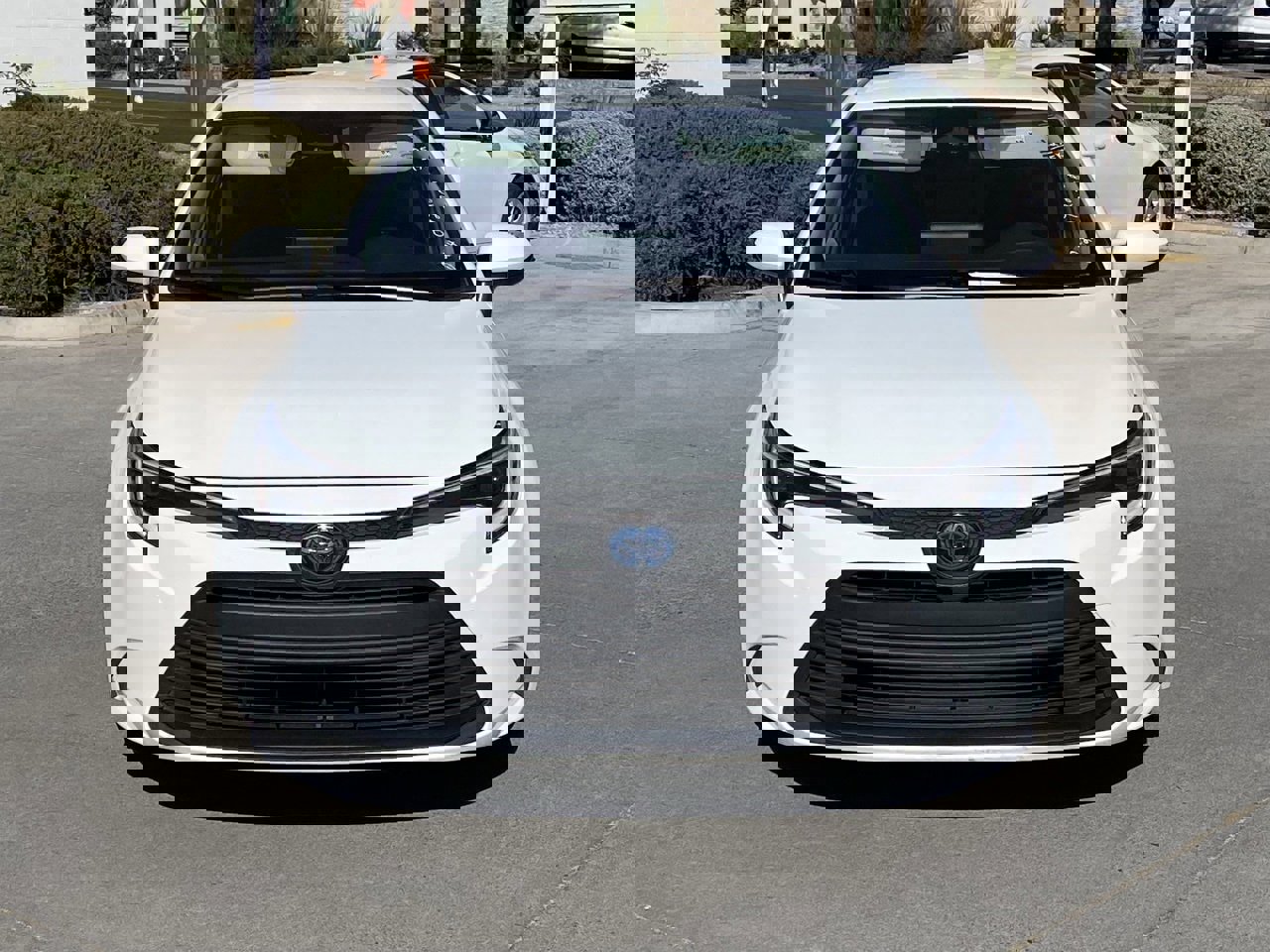 Used 2025 Toyota Corolla LE image 2