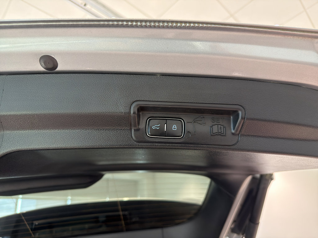 Used 2022 Ford Explorer Limited image 23