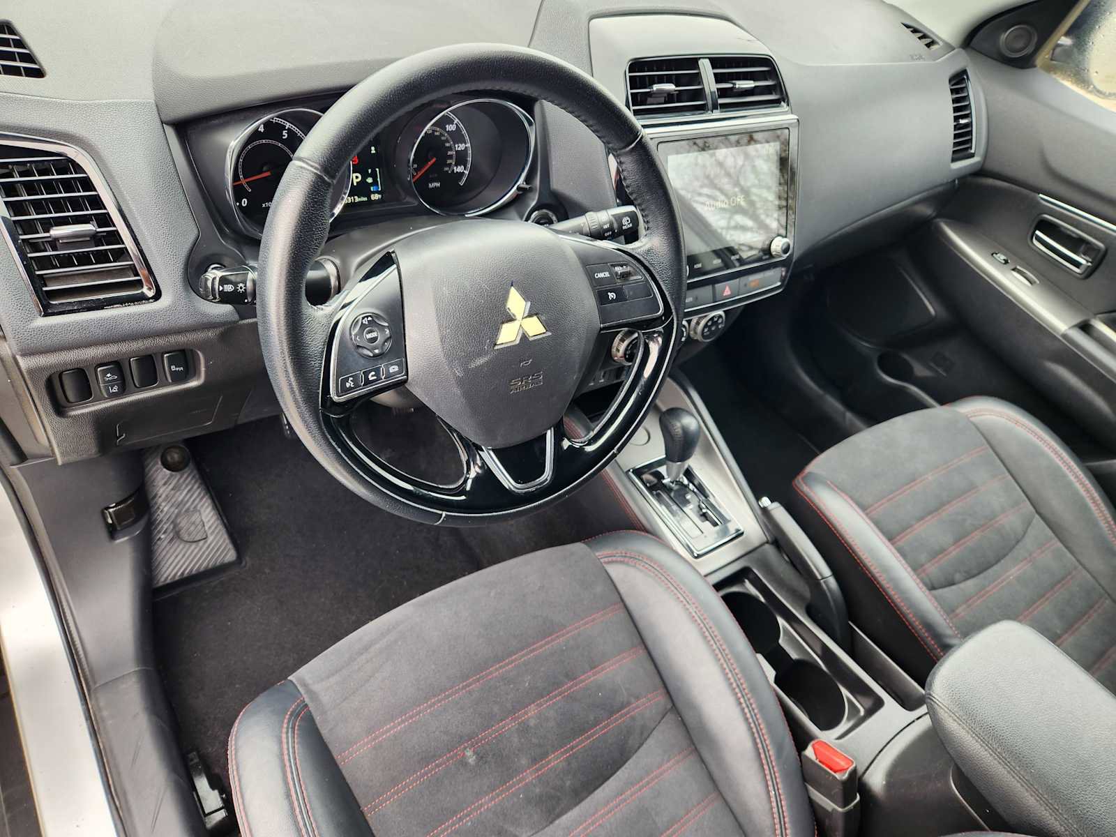 Used 2022 Mitsubishi Outlander Sport SE image 2