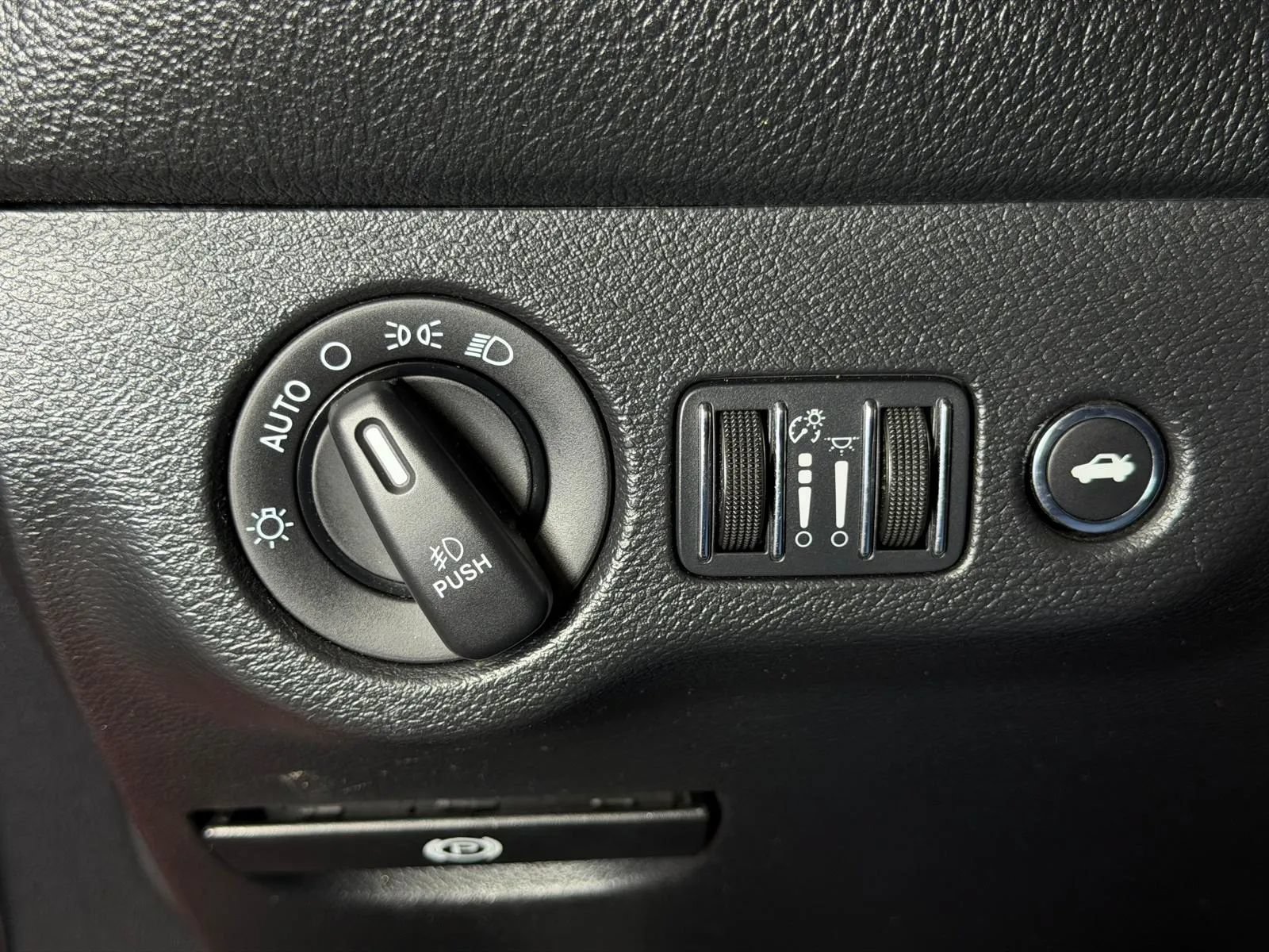 Used 2016 Dodge Challenger R/T RWD image 19