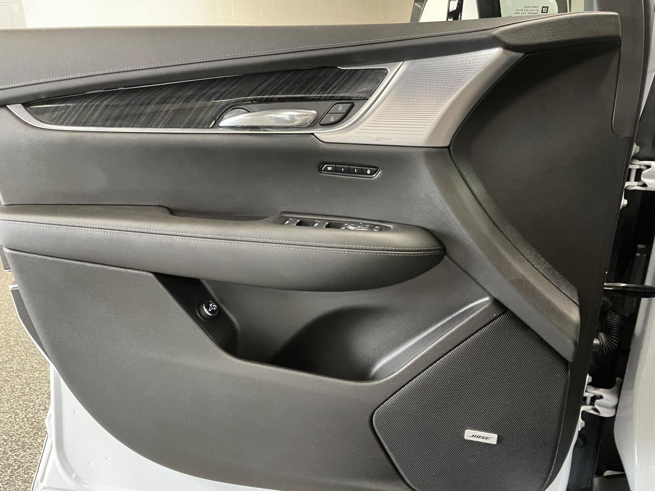Used 2025 Cadillac XT6 Premium Luxury w/ Technology Package FWD image 12