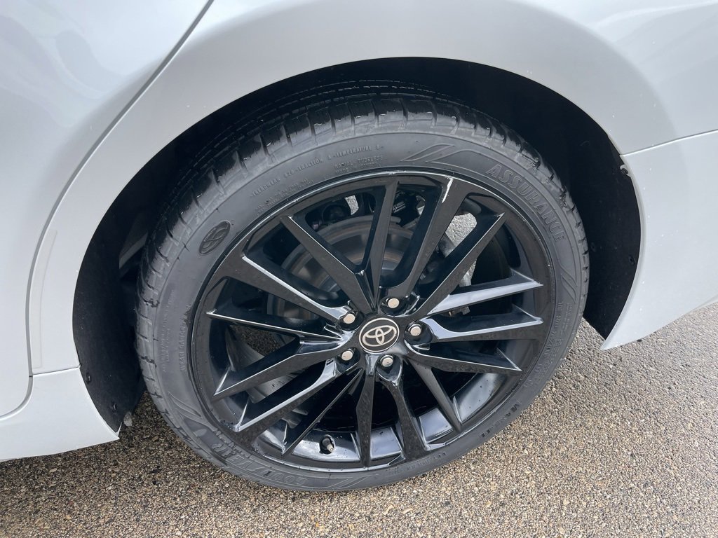 Used 2023 Toyota Camry XSE image 3
