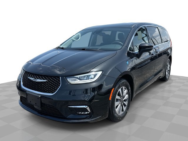 Used 2023 Chrysler Pacifica Touring-L