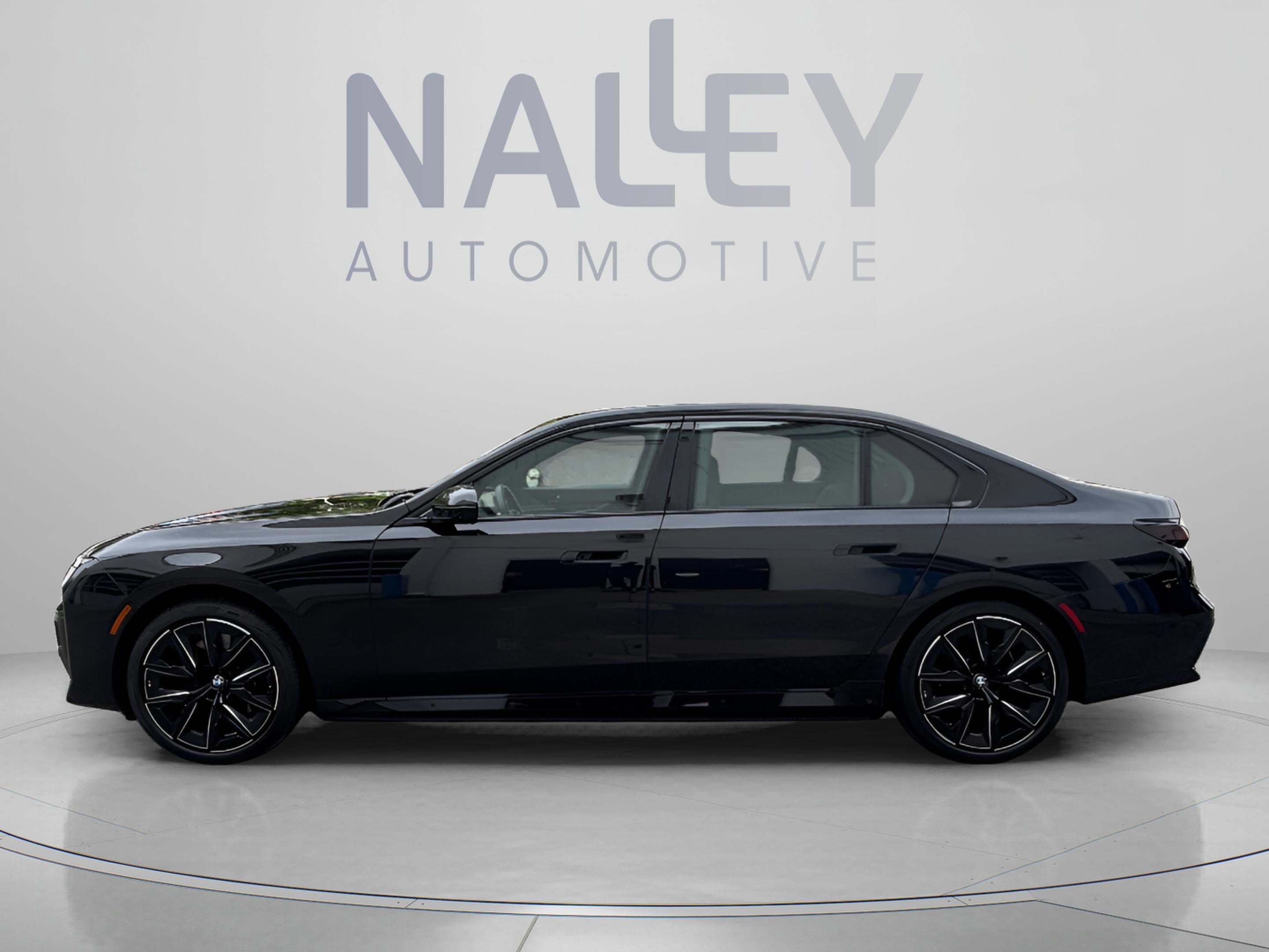 Used 2024 BMW i7 xDrive60 w/ Executive Package image 2