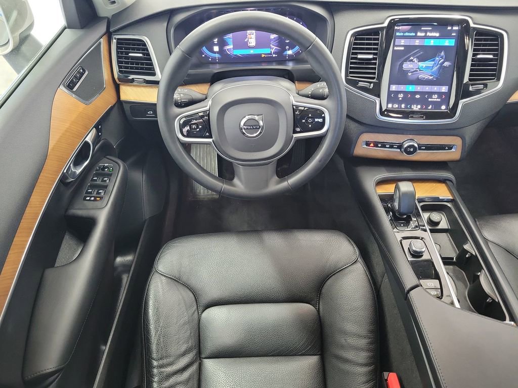 Used 2023 Volvo XC90 B6 Plus image 18