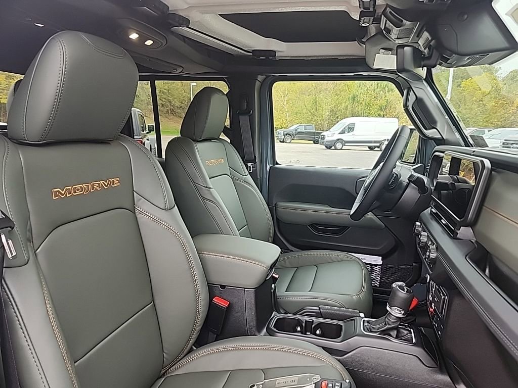 New 2025 Jeep Gladiator Mojave image 13