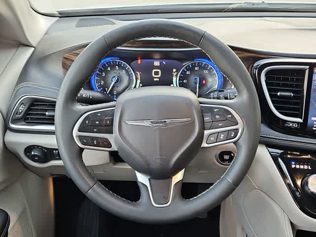 Used 2024 Chrysler Pacifica Limited FWD image 22
