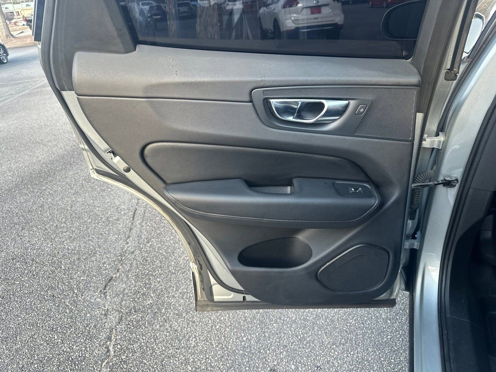 Used 2018 Volvo XC60 T5 Momentum w/ Convenience Package image 22