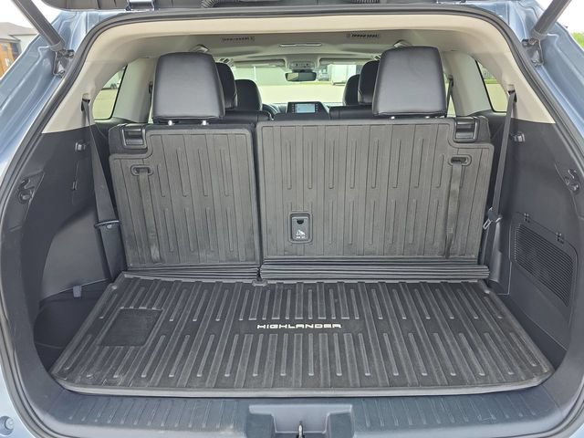 Used 2022 Toyota Highlander XLE AWD/4WD image 32
