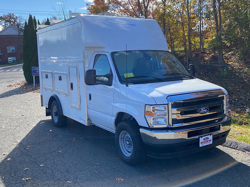 New 2026 Ford E-350 and Econoline 350 Super Duty w/ Power Equipment Group RWD image 3