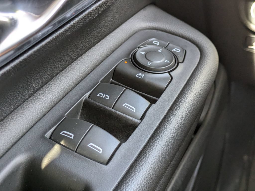 Used 2023 GMC Terrain SLE FWD image 23