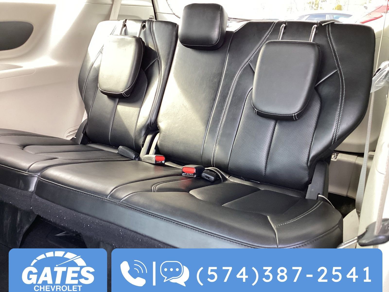 Used 2024 Chrysler Pacifica Touring-L image 17