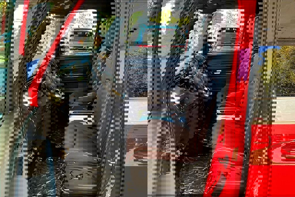 New 2025 Volkswagen ID. Buzz Pro S Plus image 18