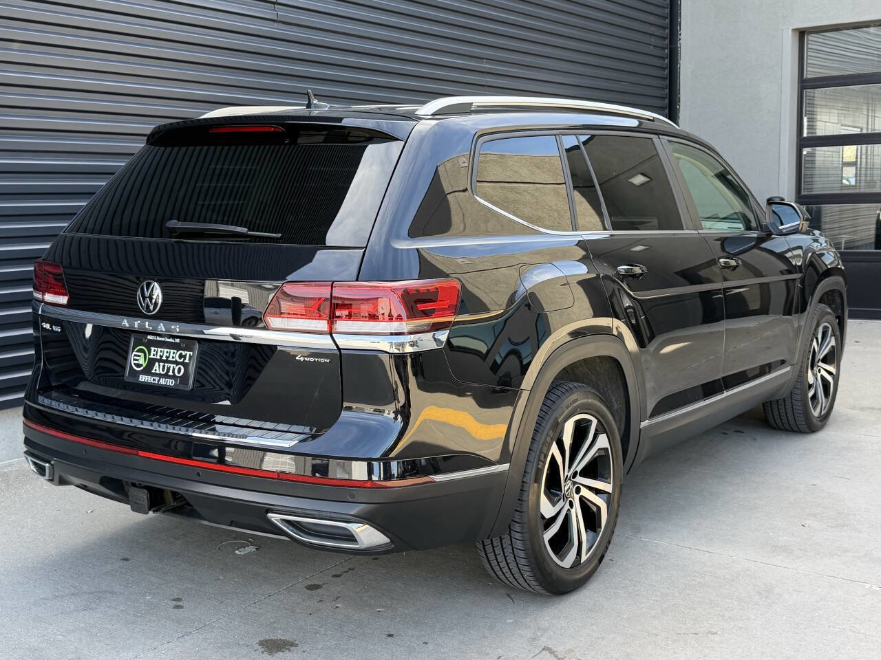 Used 2023 Volkswagen Atlas SEL AWD/4WD image 11