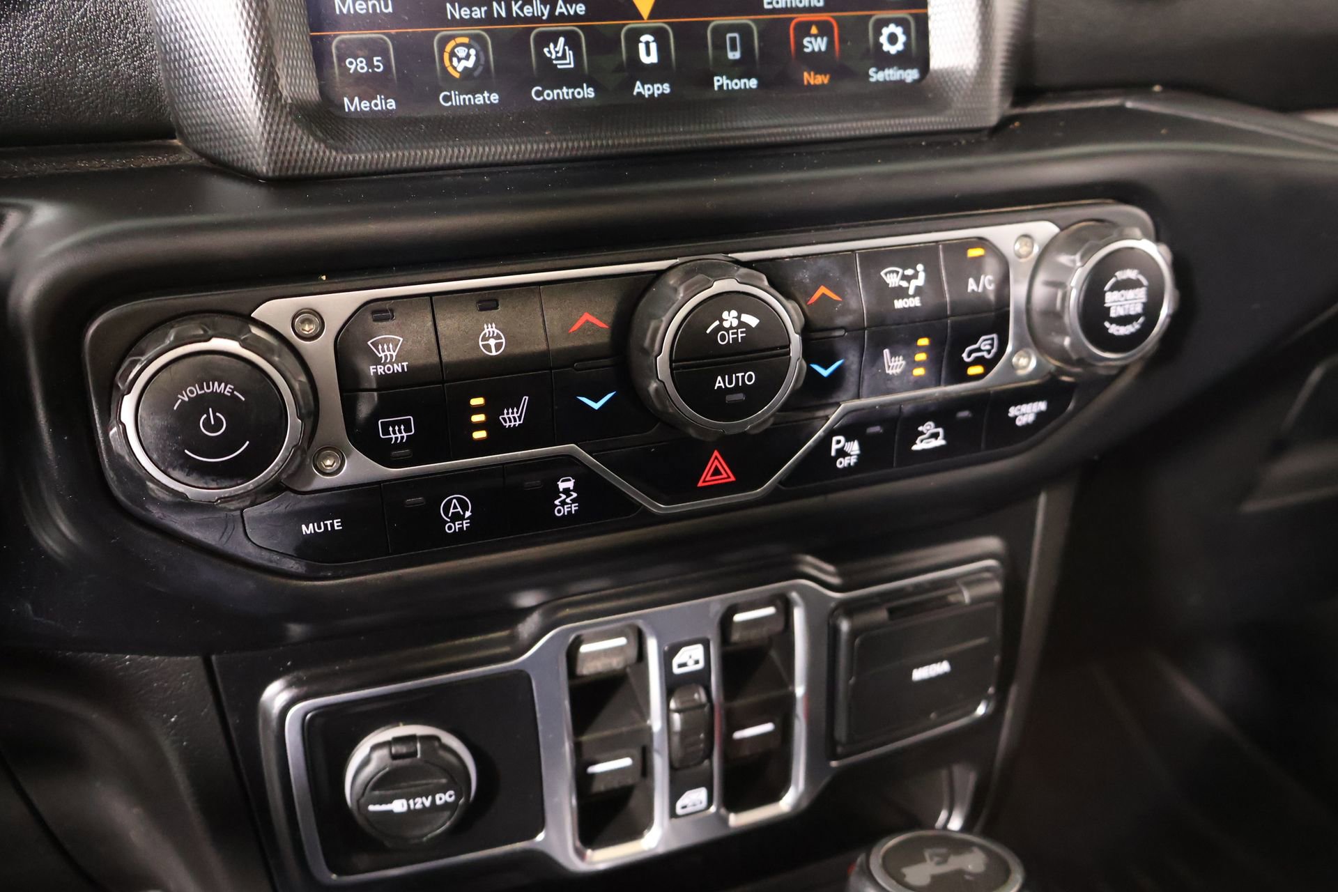 Used 2021 Jeep Wrangler Unlimited Sahara AWD/4WD image 8