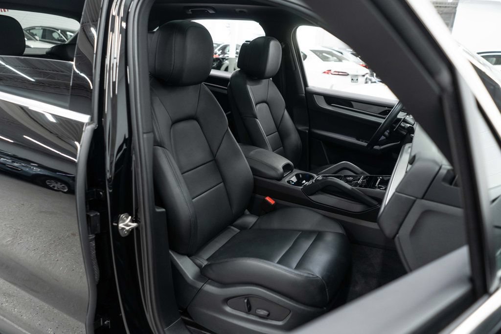 Used 2024 Porsche Cayenne AWD/4WD image 11