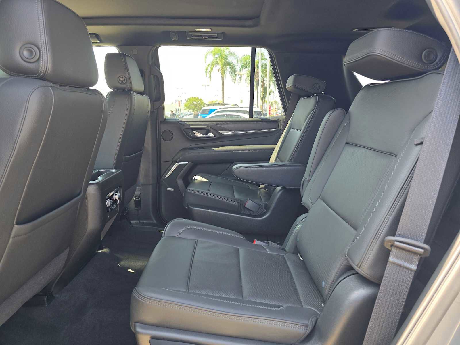 Used 2021 GMC Yukon Denali w/ Denali Premium Package AWD/4WD image 18