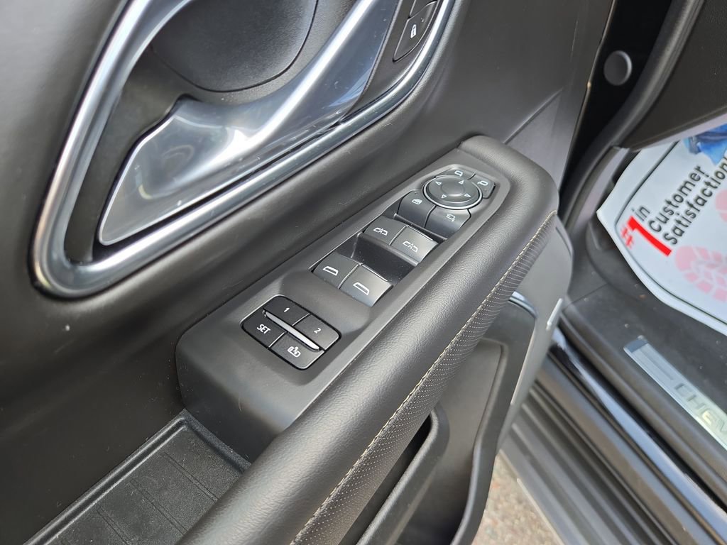 Used 2024 Chevrolet Suburban Premier image 13