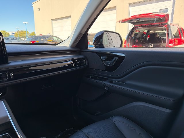 New 2027 Lincoln Aviator AWD w/ Jet Appearance Package image 21