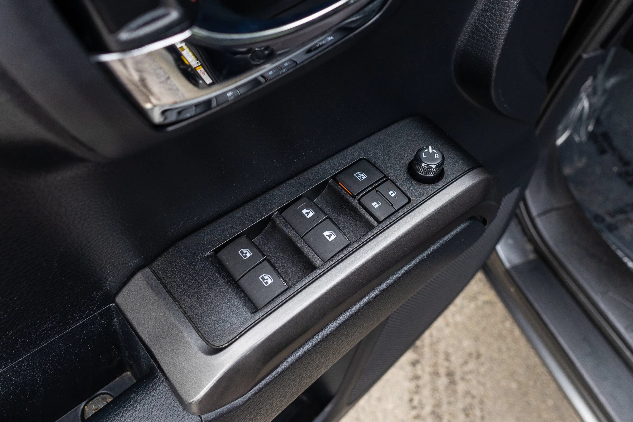 Used 2019 Toyota Tacoma TRD Sport AWD/4WD image 10
