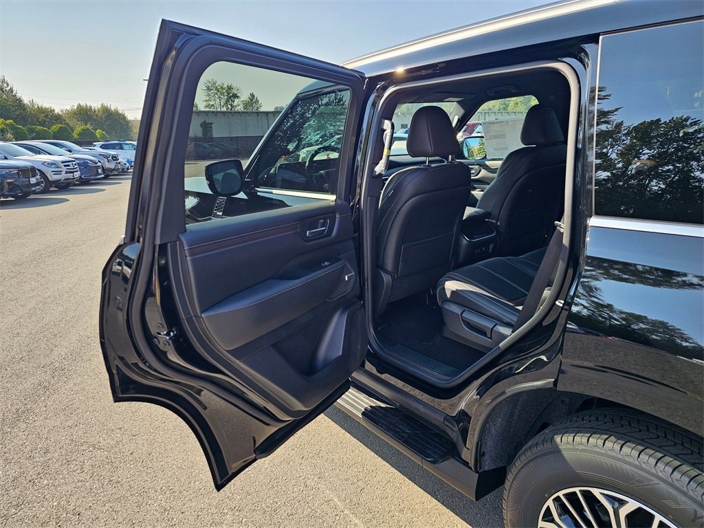 New 2025 Nissan Armada SL image 19