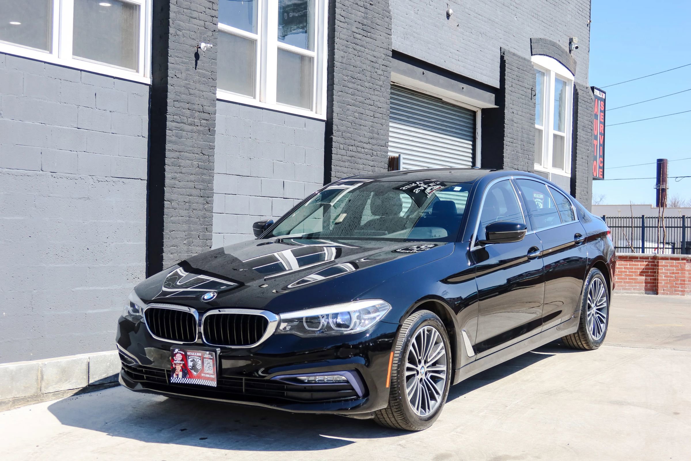Used 2018 BMW 530i xDrive AWD/4WD image 3