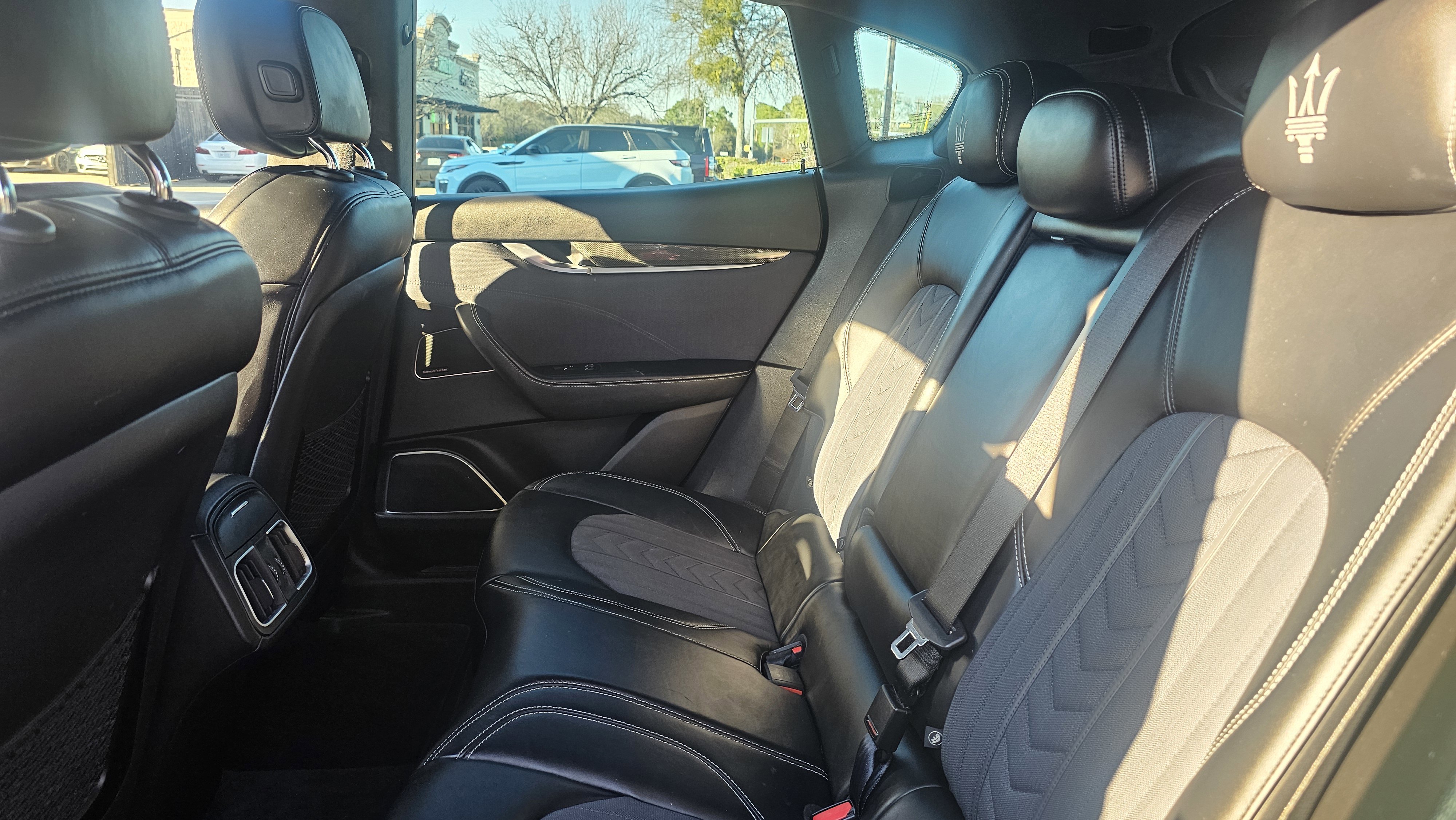 Used 2021 Maserati Levante GranLusso image 23