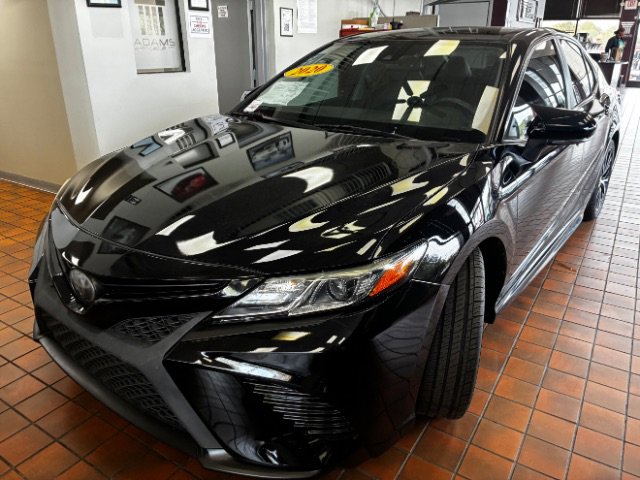 Used 2020 Toyota Camry SE w/ Convenience Package FWD image 8