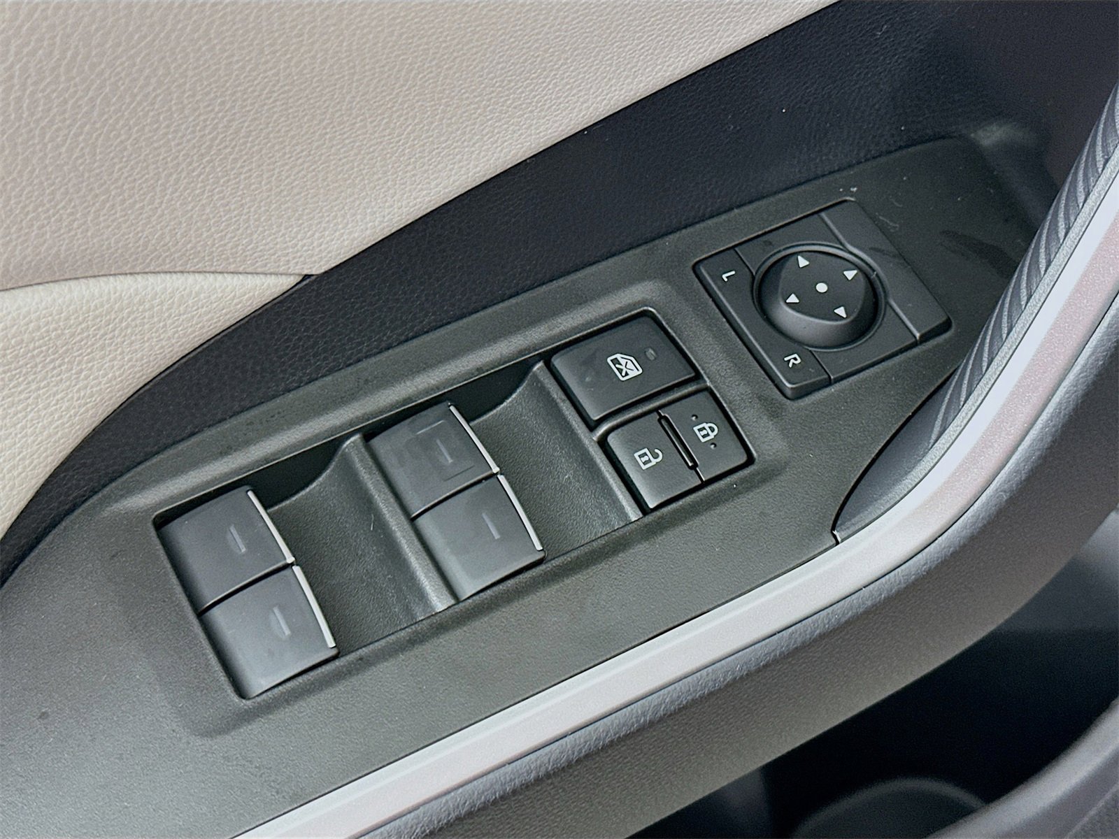 New 2025 Toyota RAV4 XLE image 18