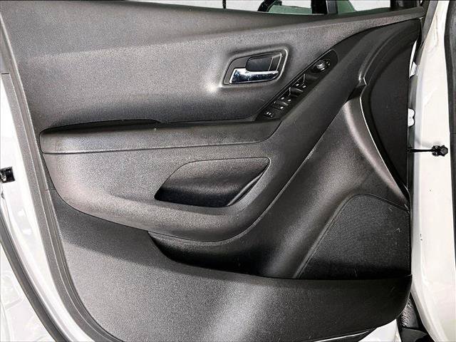 Used 2022 Chevrolet Trax LT AWD/4WD image 18