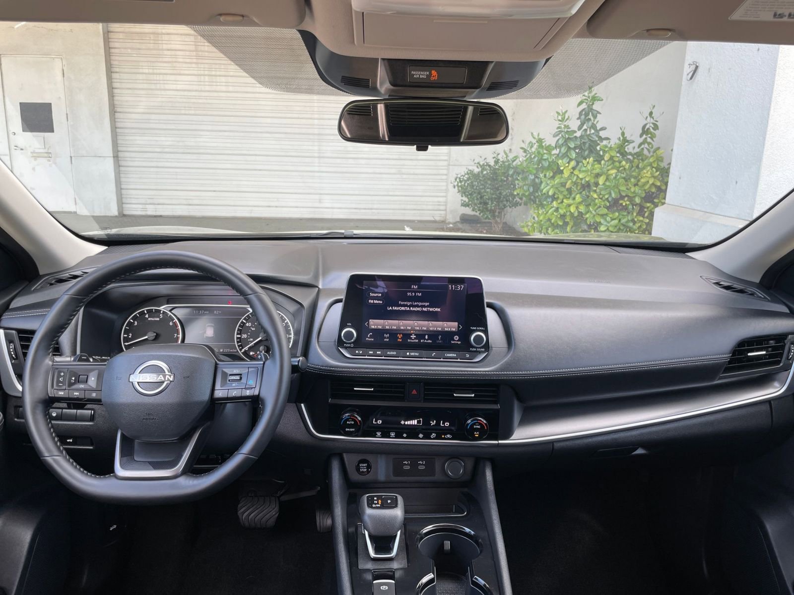 Used 2025 Nissan Rogue SV image 35