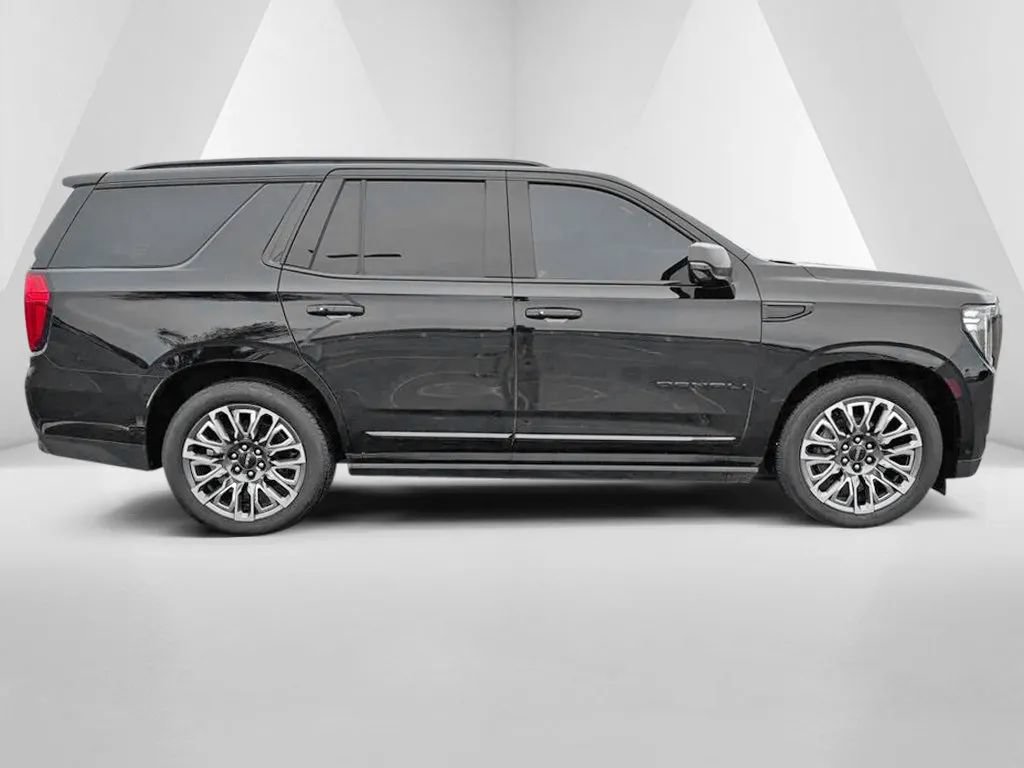 Used 2024 GMC Yukon Denali Ultimate AWD/4WD image 8