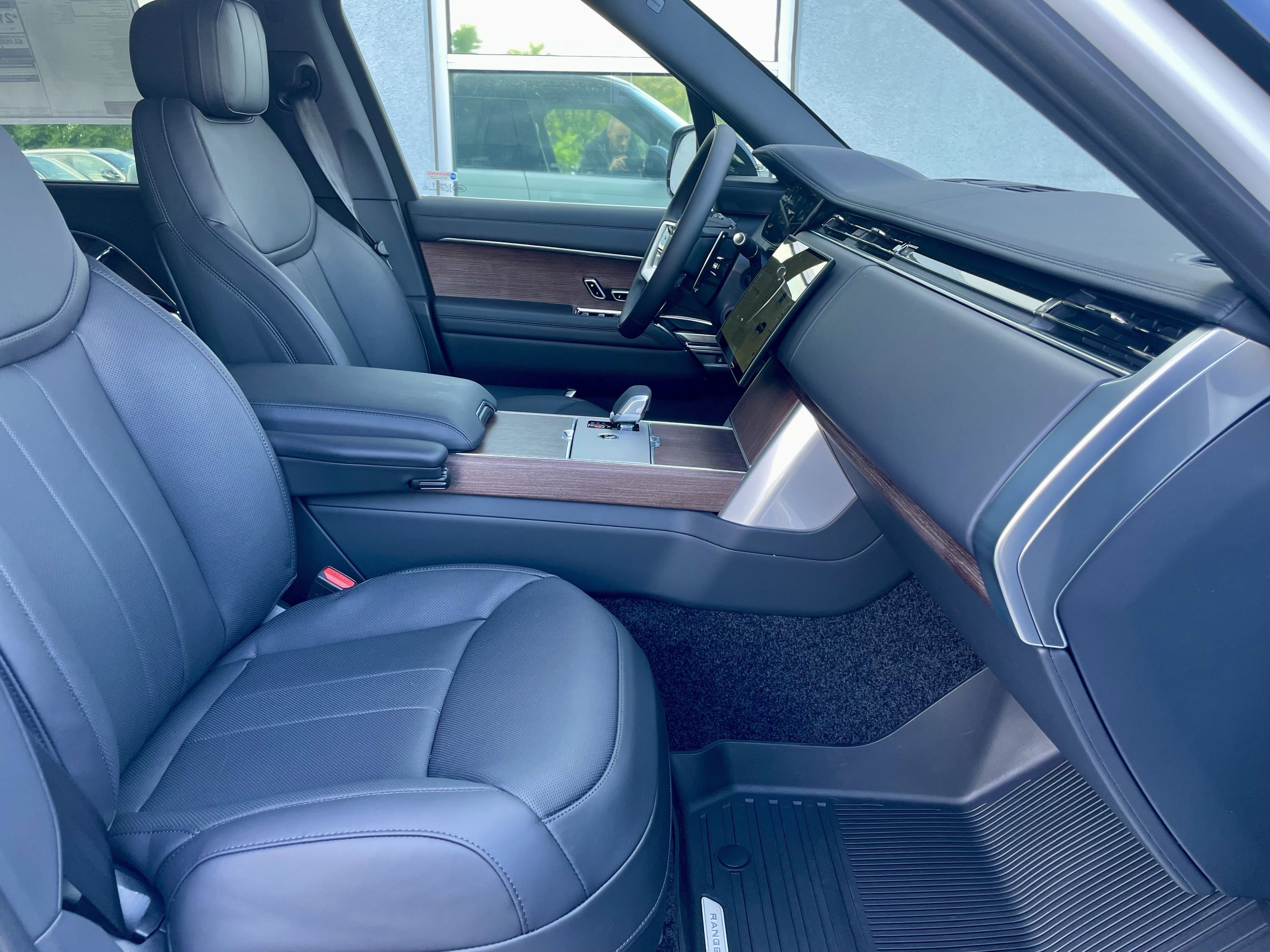 New 2025 Land Rover Range Rover SE image 15