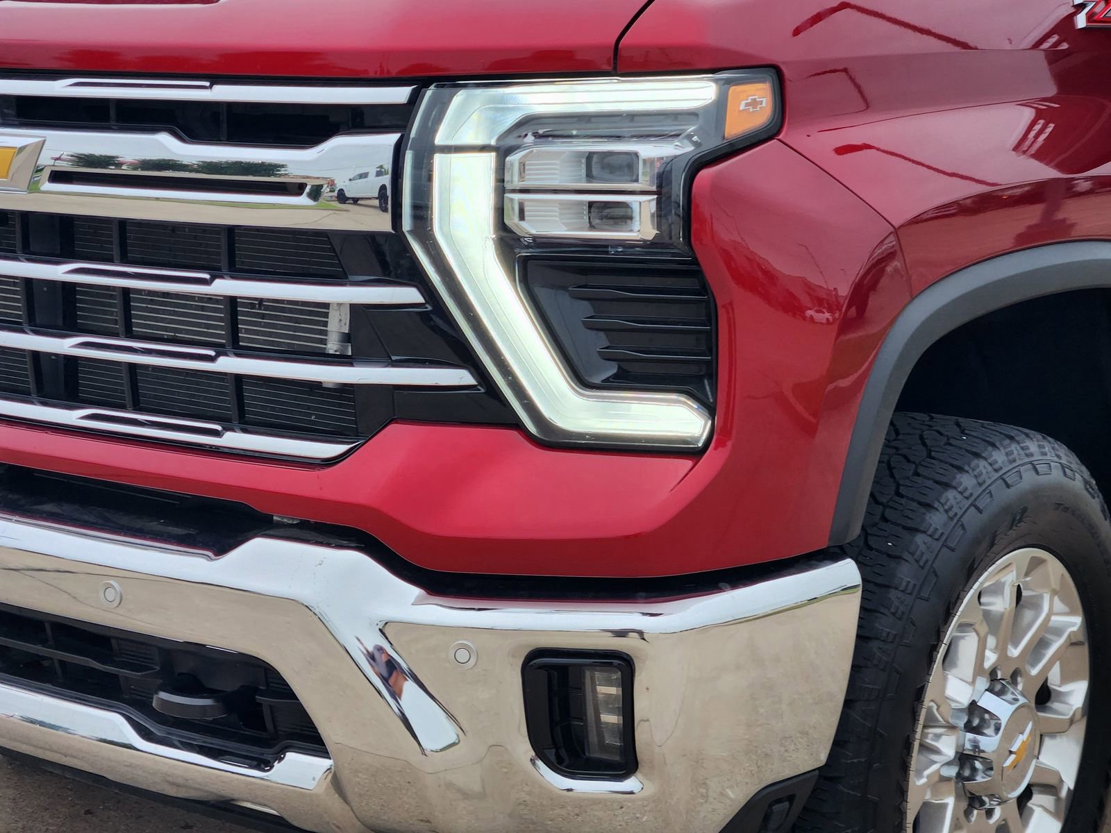 Used 2024 Chevrolet Silverado 2500 LTZ w/ LTZ Plus Package AWD/4WD image 9