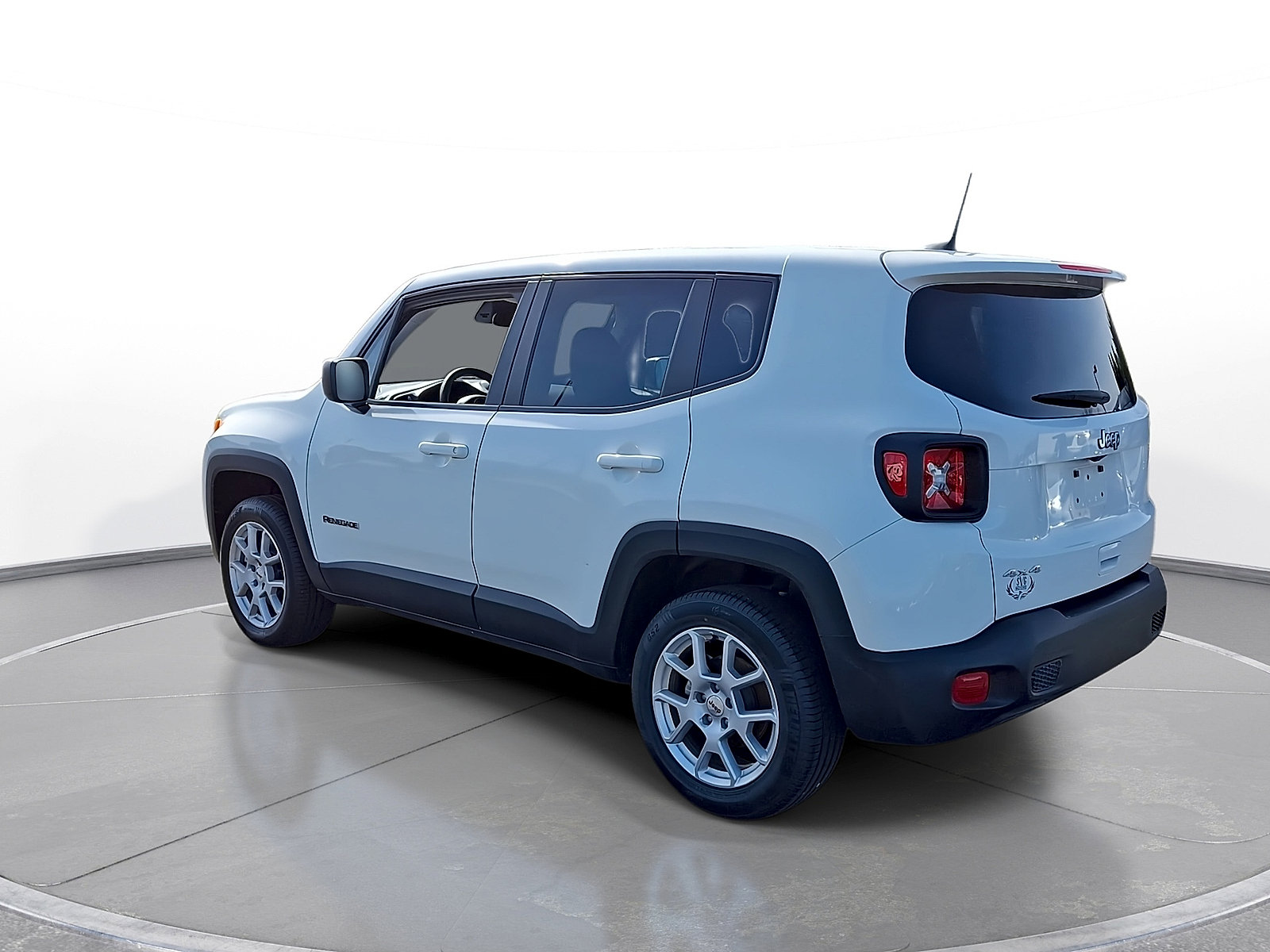 Used 2023 Jeep Renegade Latitude AWD/4WD image 6