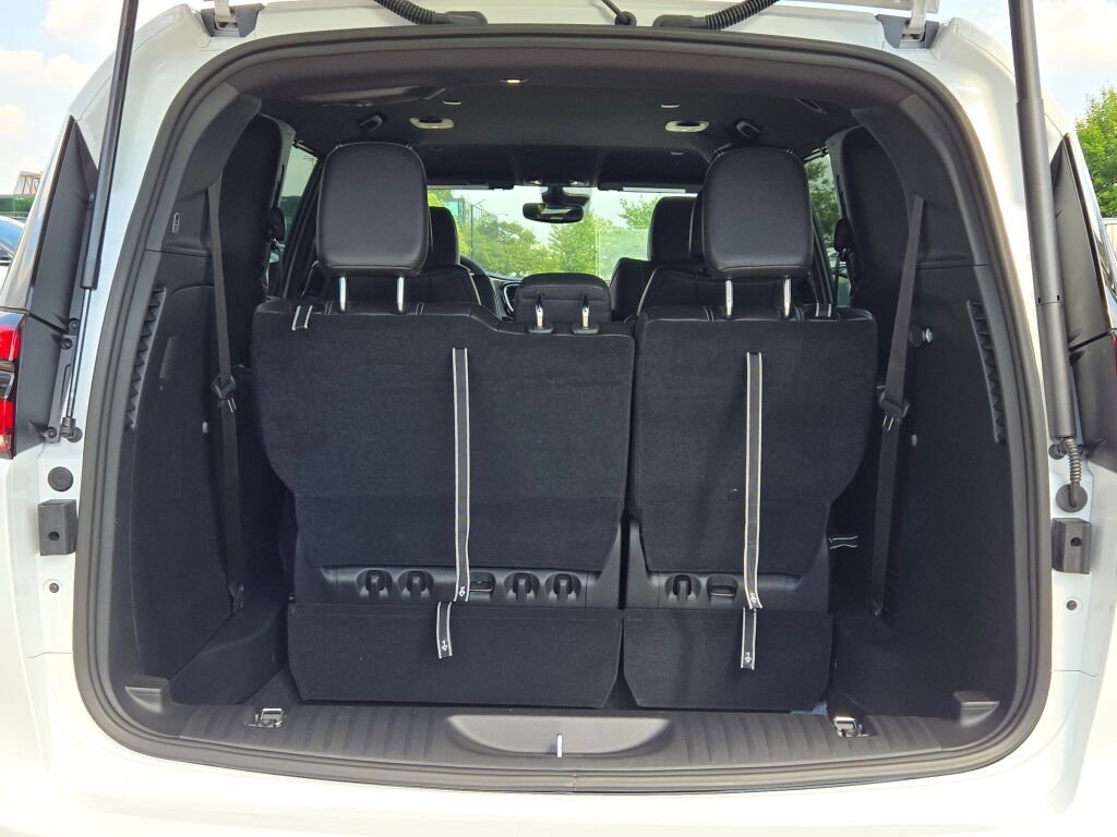 New 2026 Chrysler Pacifica Select image 16