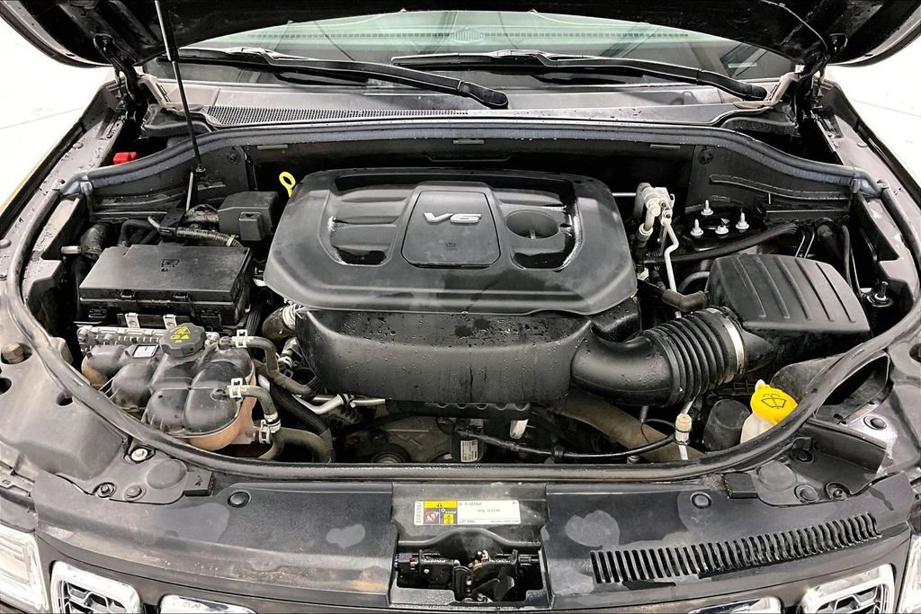 Used 2017 Jeep Grand Cherokee Overland w/ Jeep Active Safety Group image 12