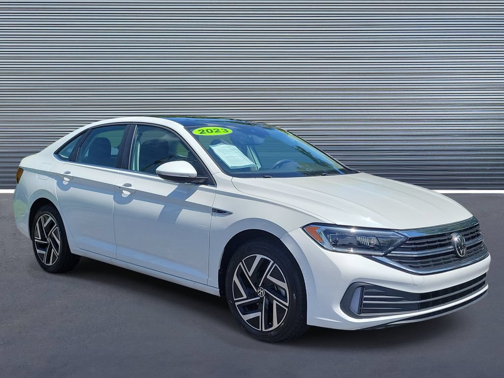 Used 2023 Volkswagen Jetta SEL FWD image 2