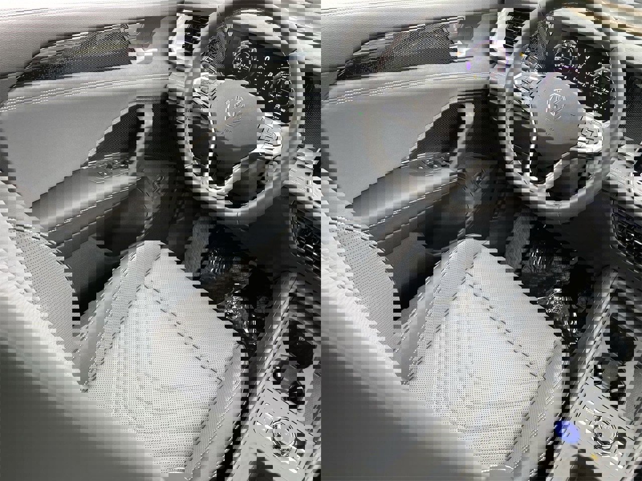 New 2026 Volkswagen Tiguan SE image 10