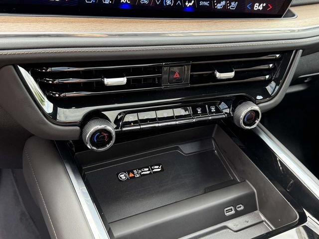 Certified 2025 Chevrolet Tahoe High Country AWD/4WD image 17
