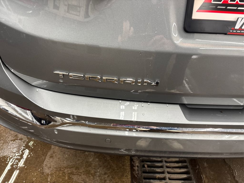 Used 2023 GMC Terrain Denali w/ Denali Premium Package image 15