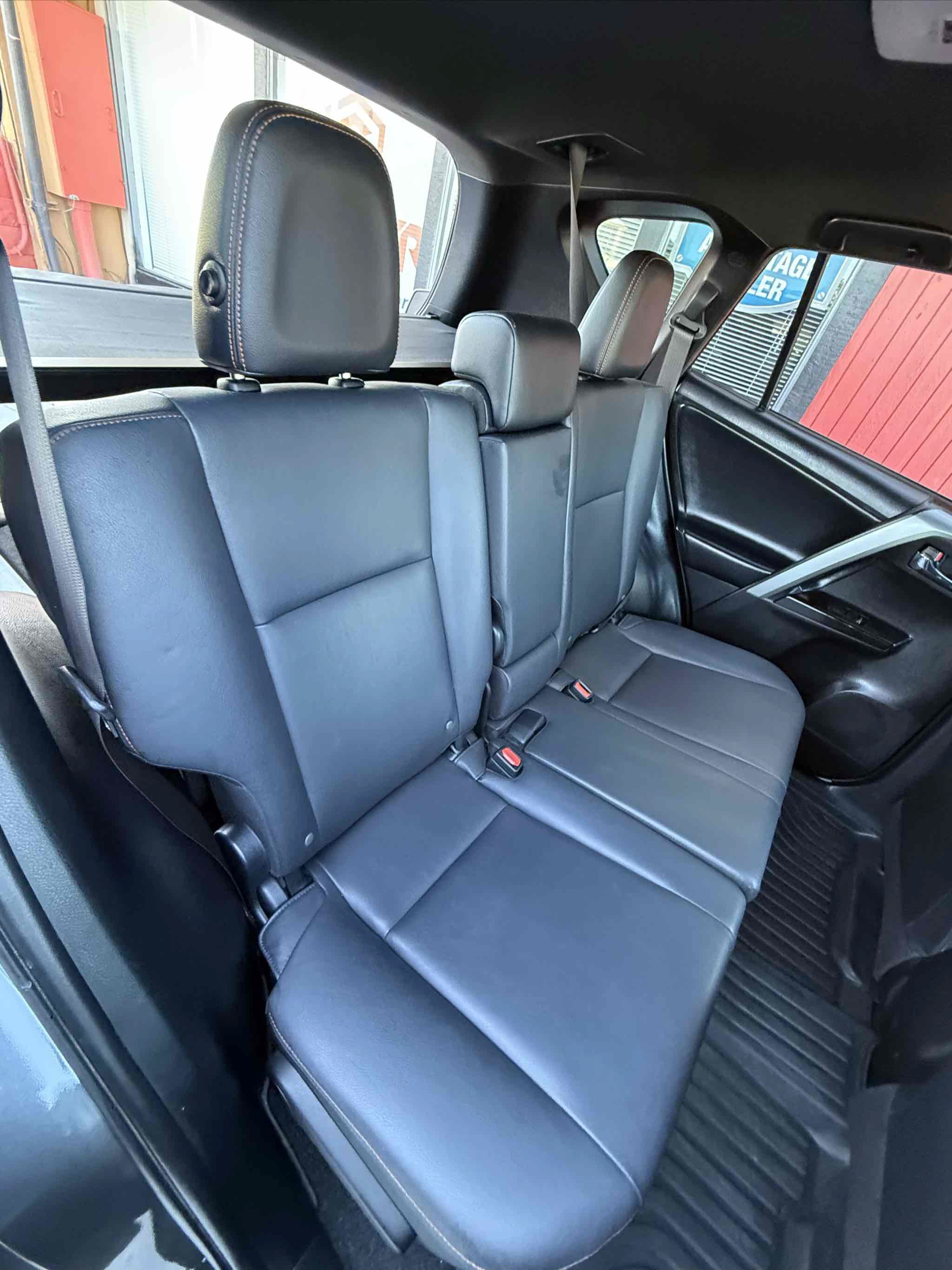 Used 2018 Toyota RAV4 SE w/ All Weather Liner Package FWD image 69