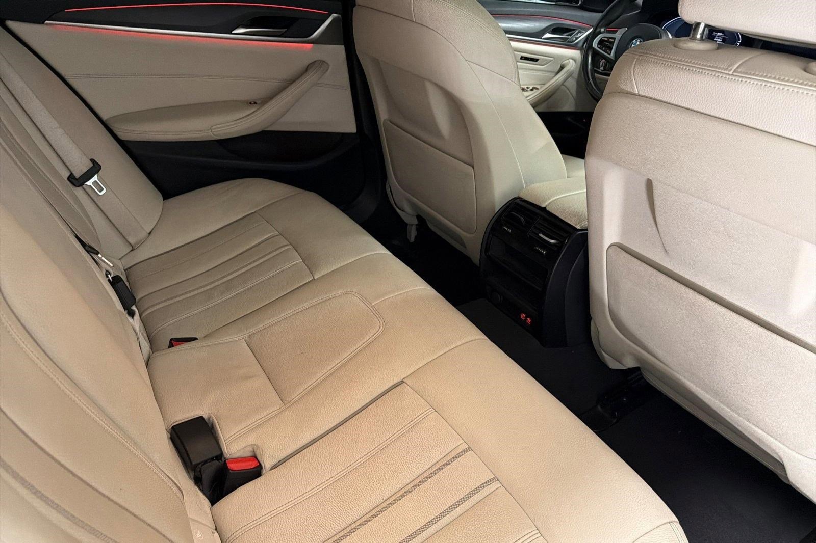 Used 2023 BMW 530e w/ M Sport Package image 30